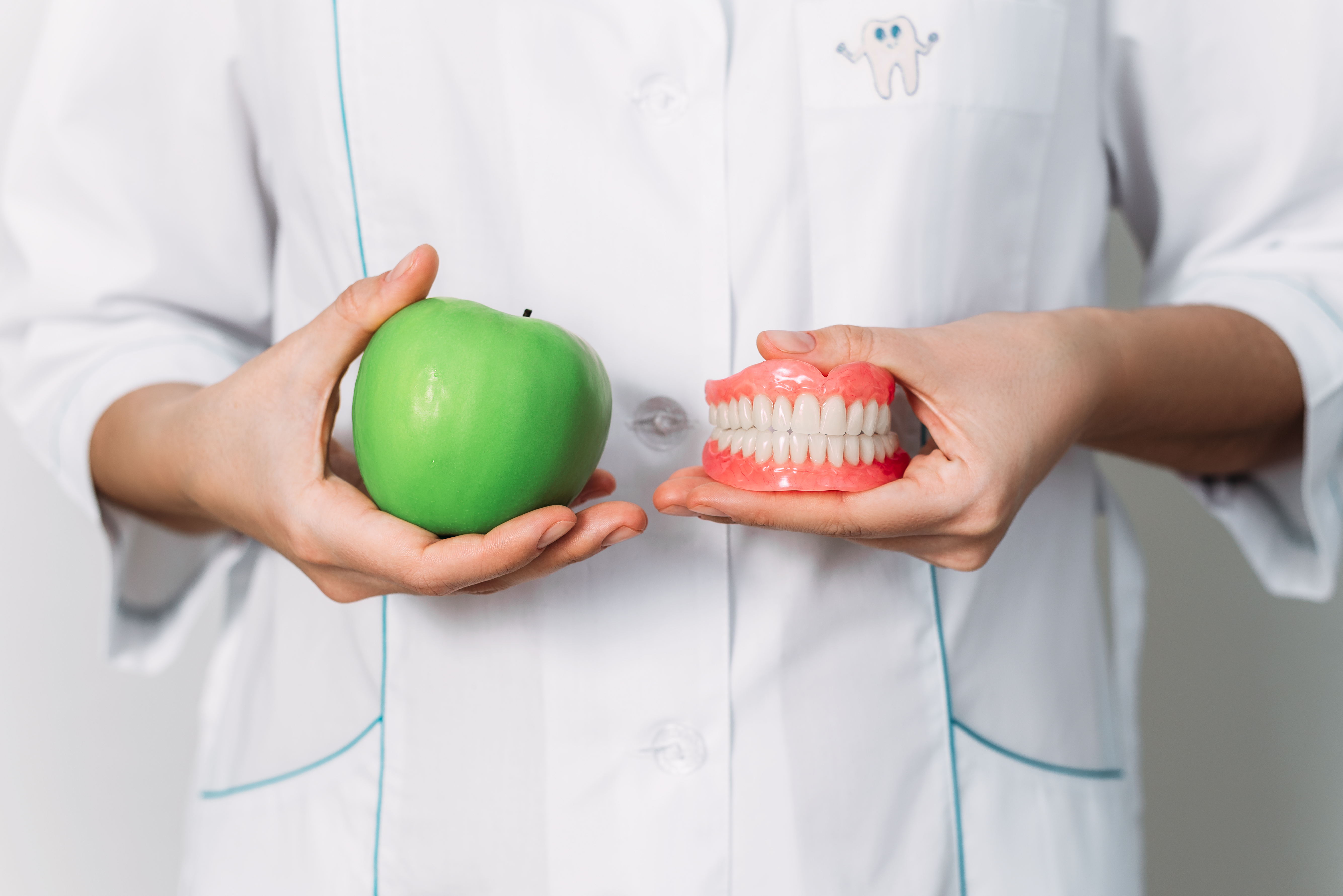 Diş İmplantları Yaşam Kalitenizi Nasıl İyileştirebilir?